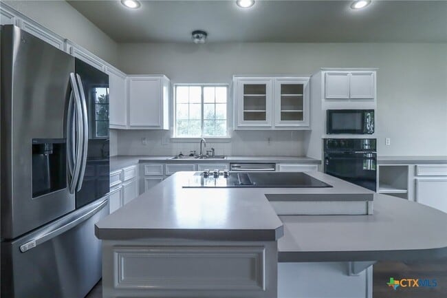 Building Photo - 1810 Mesa Oaks Cir