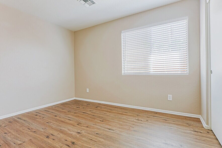 Building Photo - 43759 Colby Dr