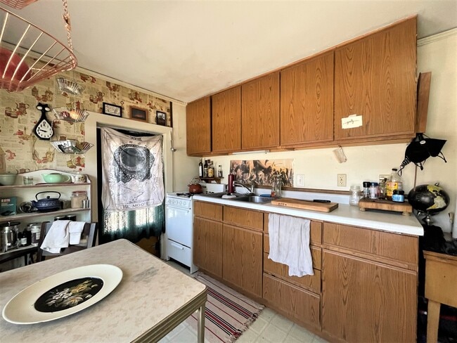 Building Photo - 148 Marston Ave