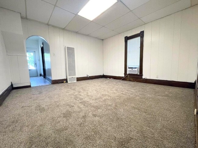 Building Photo - 121 W 7th Ave