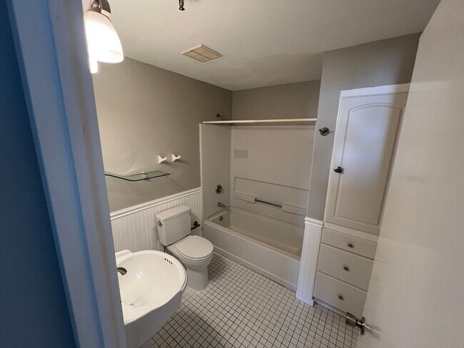Building Photo - 376 Ocean Ave