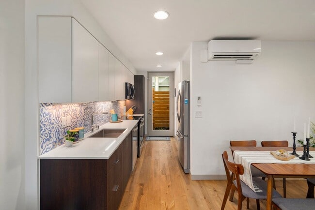 Building Photo - Modern Beacon Hill Townhome | Rooftop Deck...