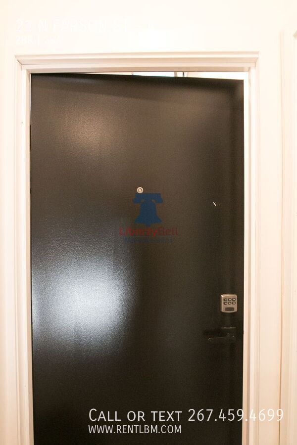 Building Photo - 21 Farson St