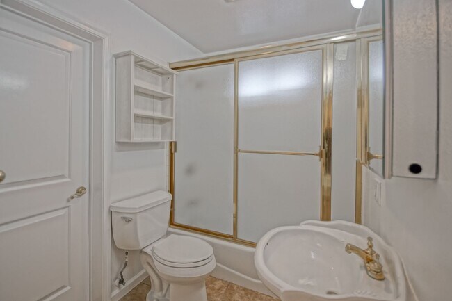 Building Photo - REMODELED, BRIGHT & SPACIOUS, 2-STORY HOME...