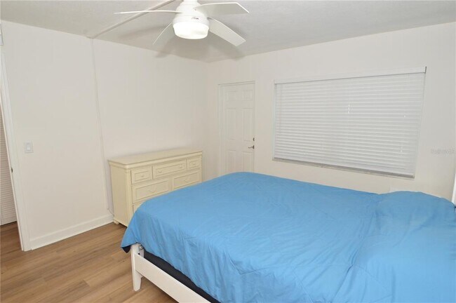 Building Photo - 4700 Cove Cir