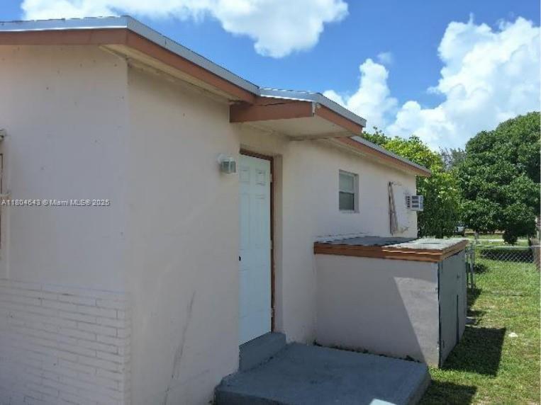 Building Photo - 504 NW 7th Ct