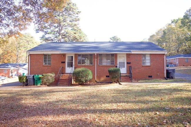 Building Photo - 1913 Manteo Ct