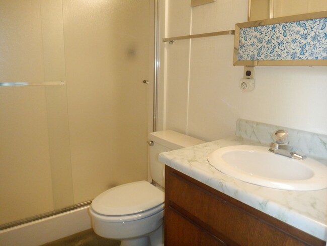 Building Photo - 3 Bedroom, dog upon approval!