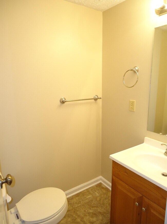 Building Photo - 504 Yorktowne Pl