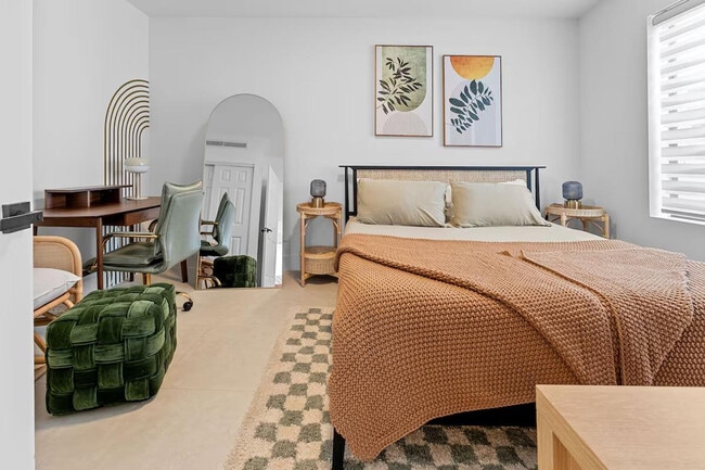 Building Photo - 302 SW 12th Ave