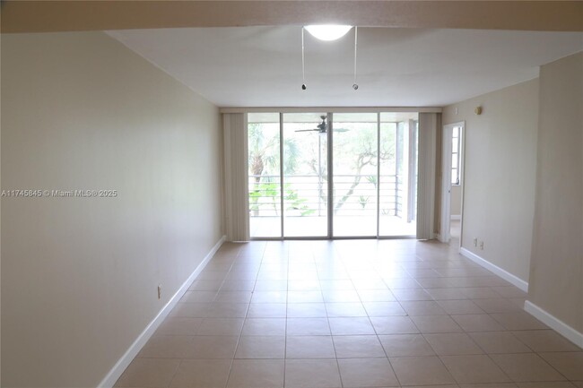 Building Photo - 1811 Sabal Palm Dr