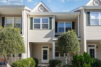 Building Photo - Newly Updated Townhome with Minutes Walk t...