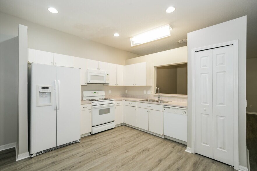 Building Photo - 15819 Stags Leap Dr