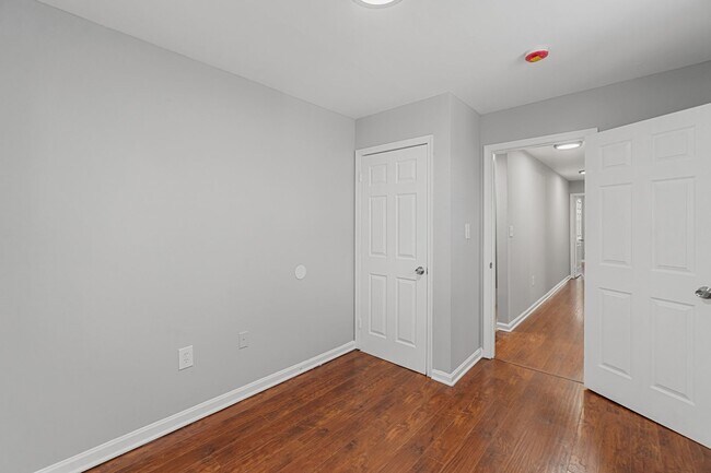 Building Photo - 1027 Bennett Pl