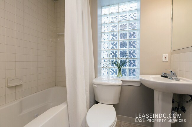 Building Photo - 1417 Chapin St NW