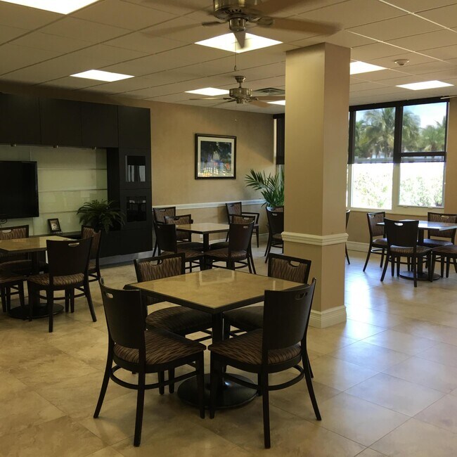 Building Photo - 305 N Pompano Beach Blvd