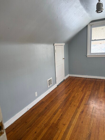 Building Photo - 1132 Duncan Ave