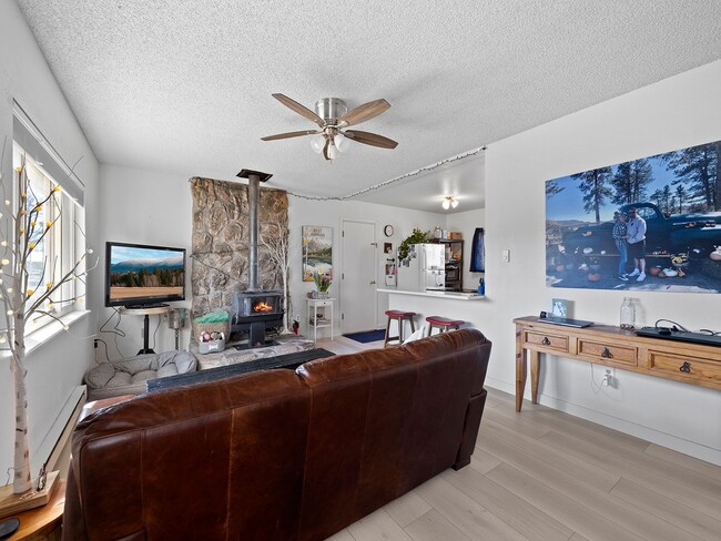 Building Photo - Adorable 2 Bedroom, 1 Bathroom Updated Home in Cheyenne!