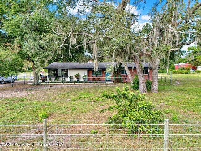 Building Photo - 18321 Edgewood Dr