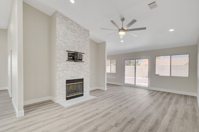 Building Photo - Remodeled Single Story, 4 Bedroom Home in Desert Shores