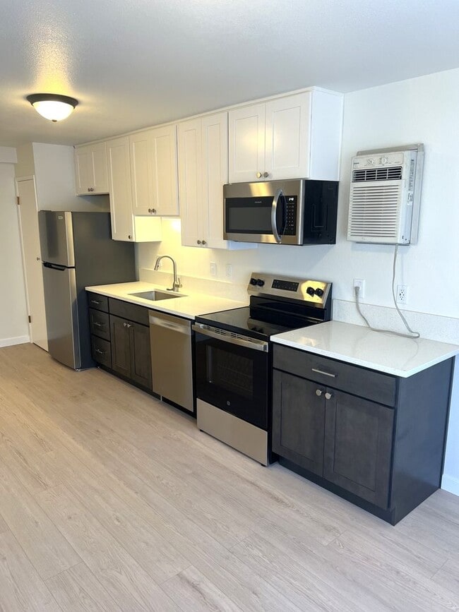 Building Photo - Pardee Duplex (A &amp; B)