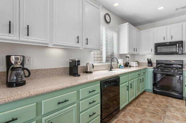 Building Photo - 82664 Heston Dr