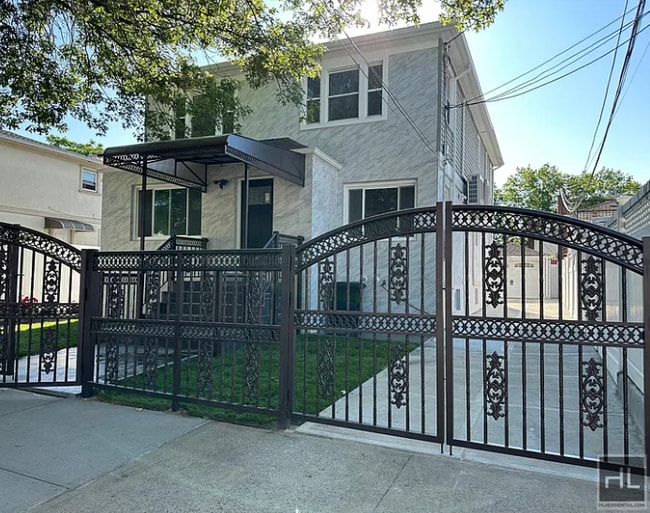Building Photo - 128 STREET