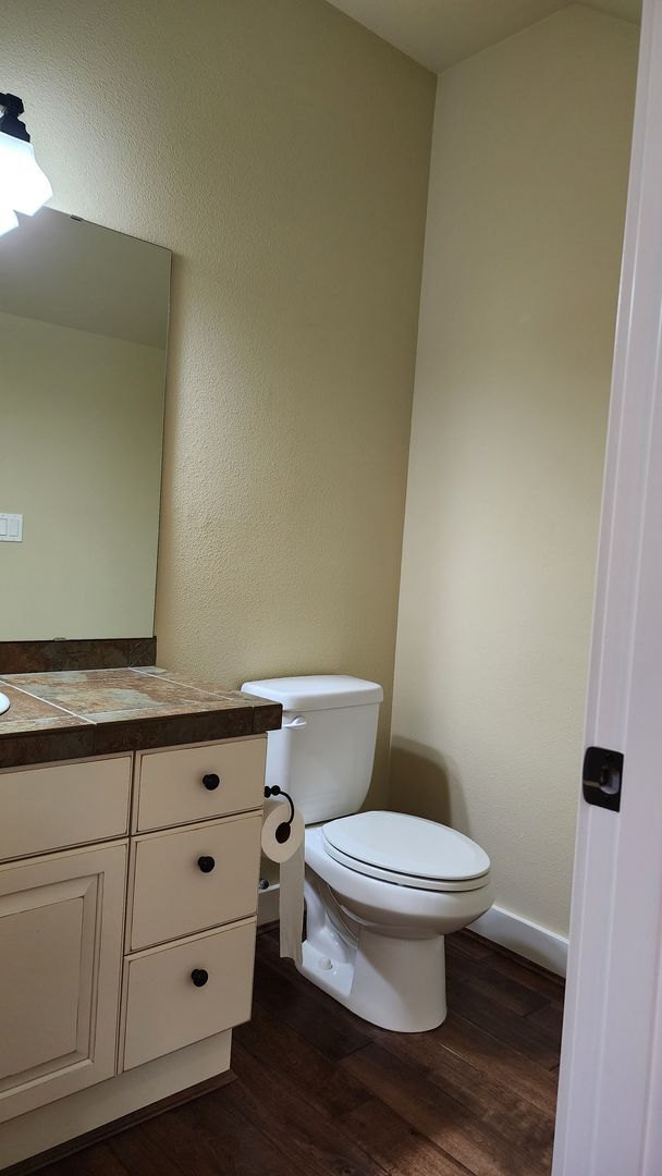 Building Photo - Beautiful Campus Glen 4-Bedroom!