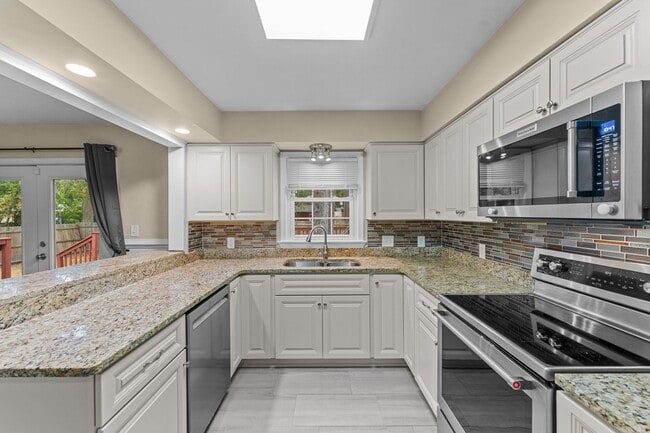 Building Photo - 1132 Sippel Dr