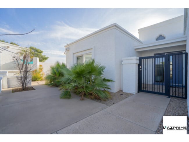 Building Photo - Welcome to this Exceptional, Fully-furnished 2/2 Phoenix house!