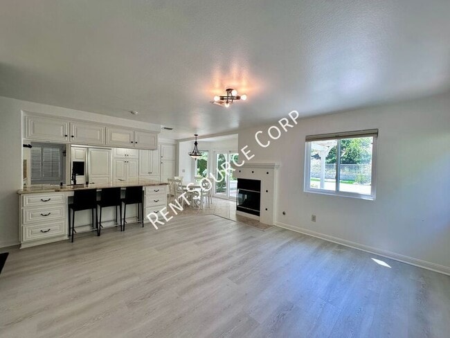 Building Photo - 25341 Irving Ln