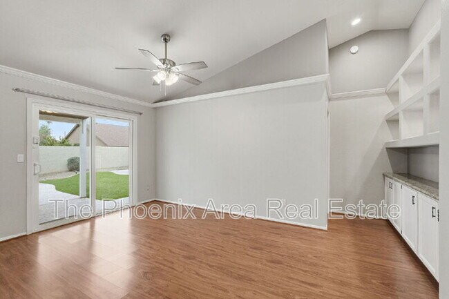 Building Photo - 4425 E Douglas Ave