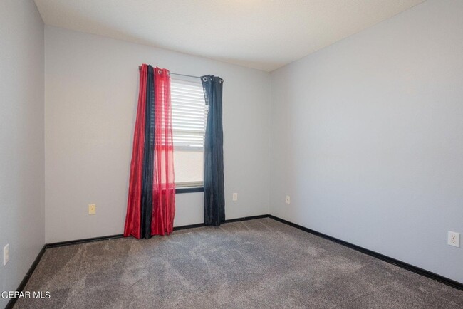 Building Photo - 3274 Maple Point Dr