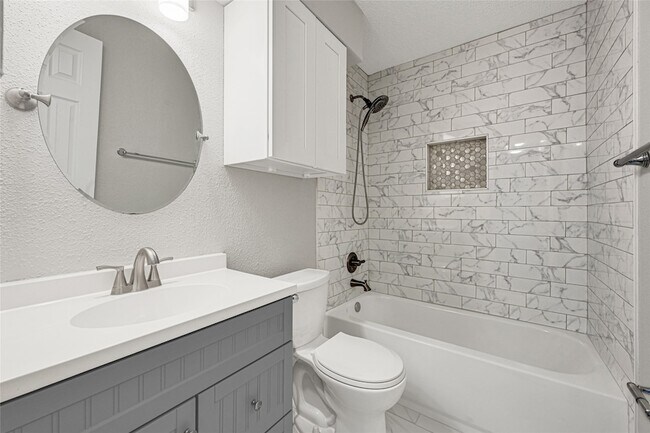 Building Photo - 1803 Flamingo Dr