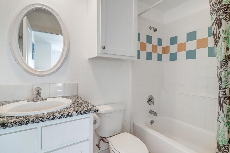 Building Photo - 2120 Eleventh Street-SI ID1023198P