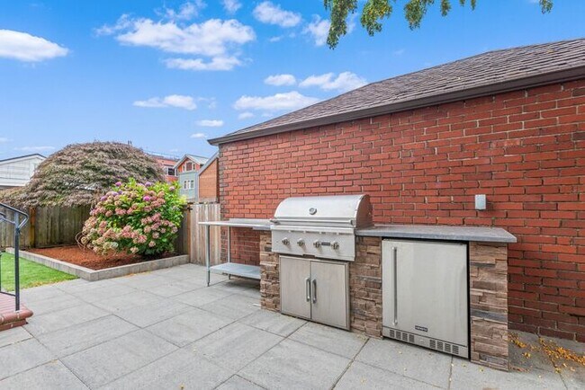 Building Photo - Stunning Air Conditioned 1931 Tudor in Coveted Admiral w/ Views