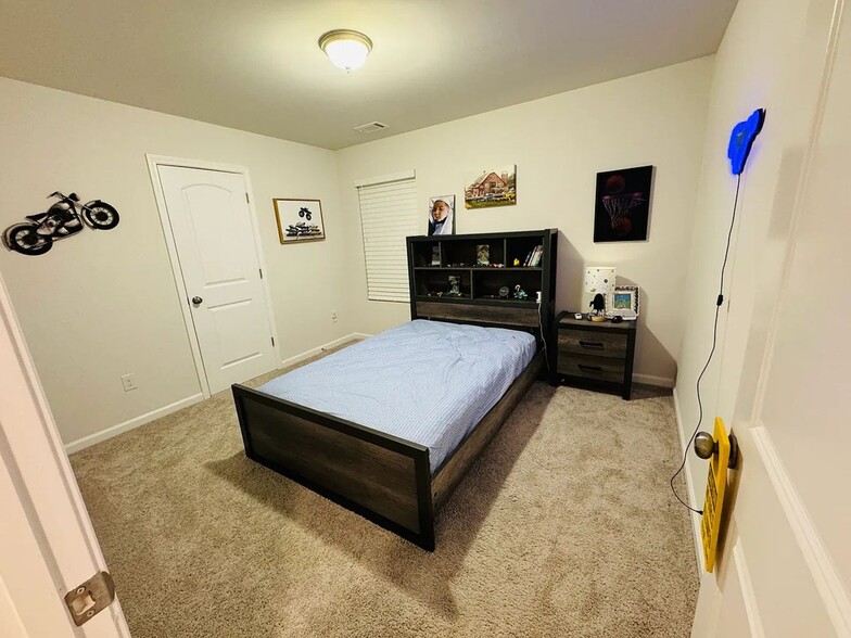 Building Photo - 126 Evonshire Blvd