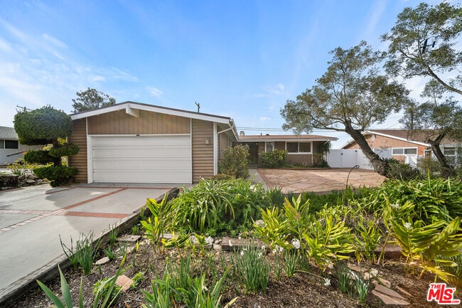 Primary Photo - 27041 Whitestone Rd