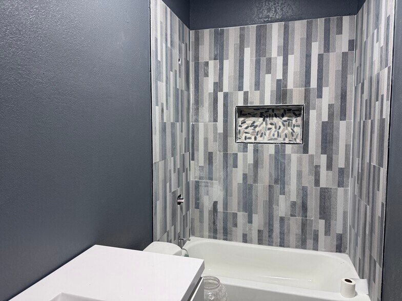 Building Photo - 1519 W 46th St