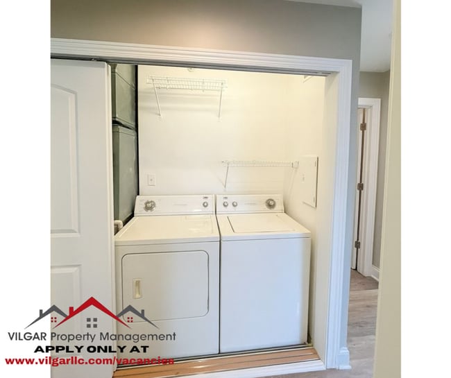 Building Photo - Spacious and beautifully updated, this 2-b...