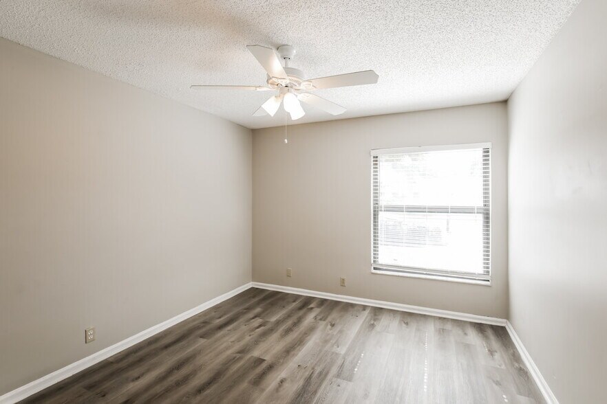 Building Photo - 21074 Shady Vista Ln