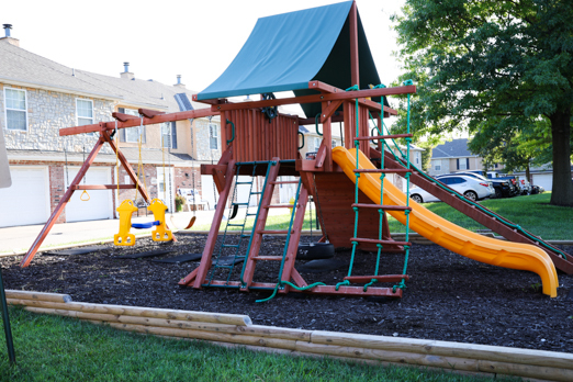 Children's play set - 1635 E 120th St