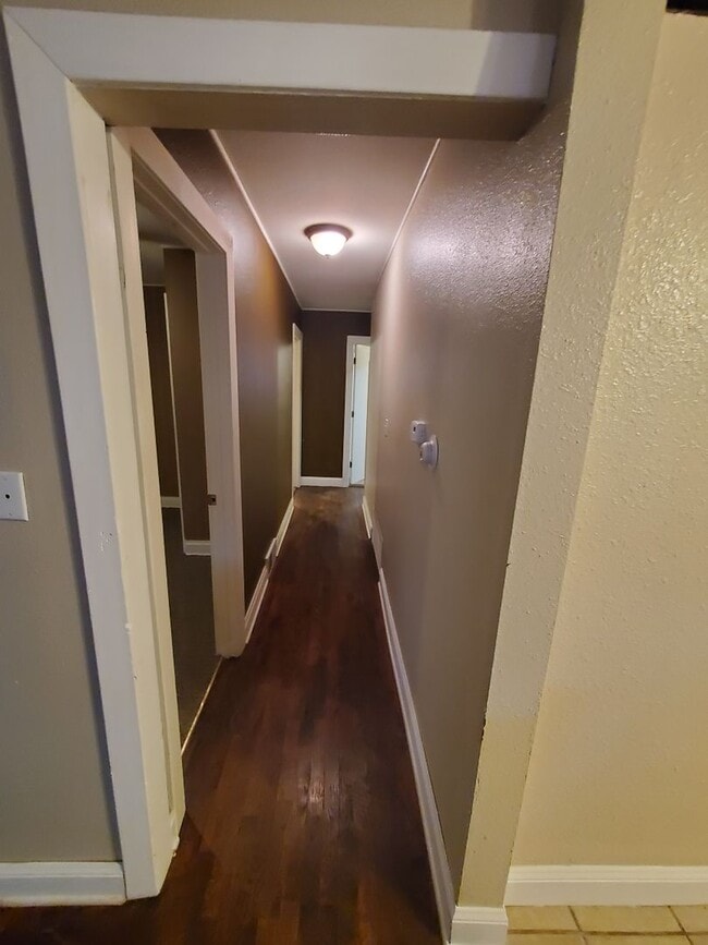 Building Photo - 3 Bedroom with open living room/kitchen/dining area, all on one floor including laundry!