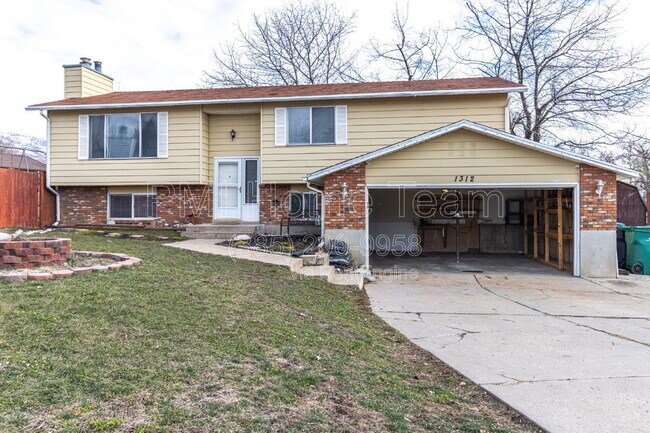 Building Photo - 1312 Roger Cir