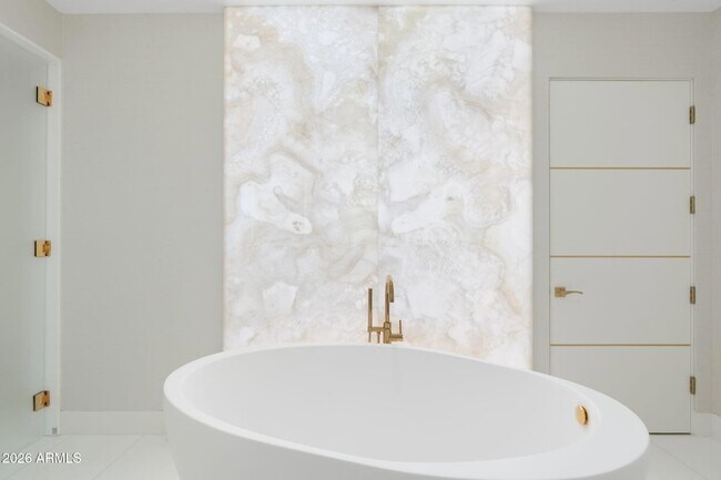 Building Photo - 6587 N Palmeraie Blvd