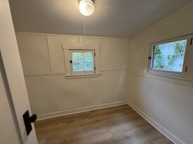 Building Photo - 411 E Anapamu St