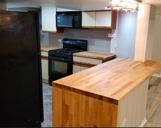 Building Photo - 14345 Park Ave