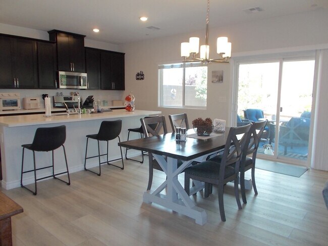 Building Photo - Beautiful 4 Bedroom Home
