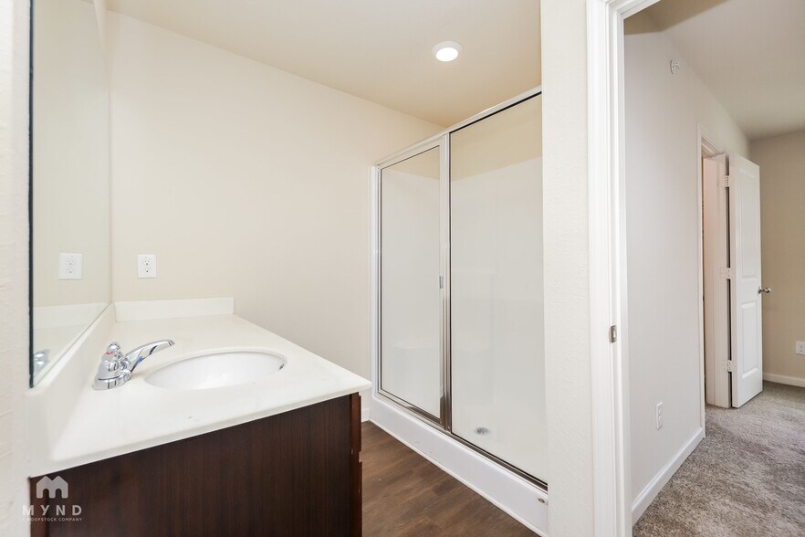Building Photo - 207 Highwood Ln