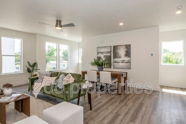 Building Photo - 486 E Violets Cv Ln